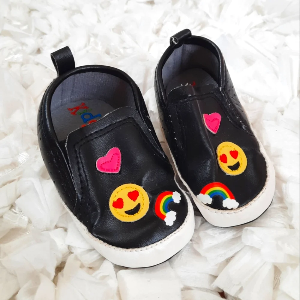 4 / $20 Kidgets Infant Crib Shoes Baby Sneakers Emoji Rainbow Heart Patches 0-6M